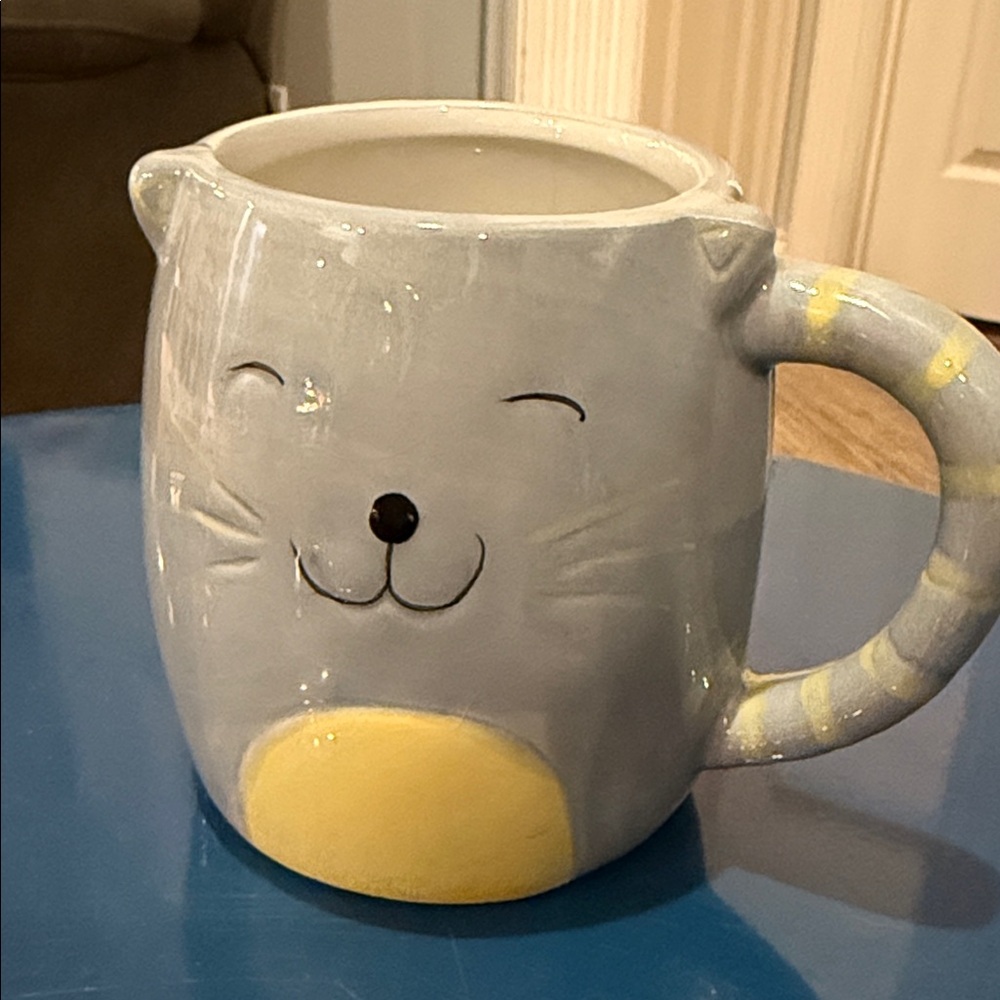 Cute Cat Face Mug with Yellow Accents
